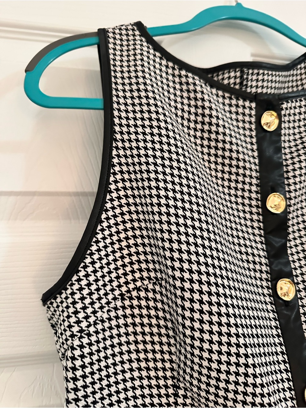 Commense Black & White Houndstooth Sleeveless Vest Top Gold Buttons Size Large - Picture 6 of 12